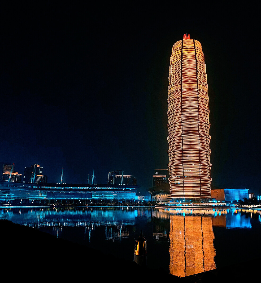 鄭州會(huì)展中心夜景